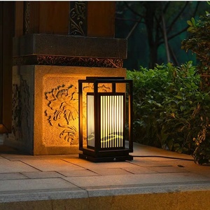 โคมไฟเสาบรอนซ์กลางแจ้งพลังงานแสงอาทิตย์ LED สีขาวอบอุ่น 3500K IP65 500 ลูเมนส์ ปรับความสว่างได้ ไม่ต้องประกอบ - Product Image 3