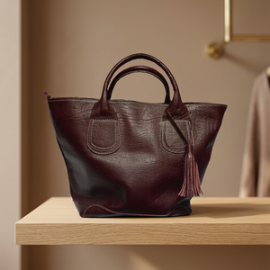 Bolso de Mano Elegante e Informal de Piel de Becerro Premium con Rayas de la Tienda Biyadina, Color Marrón, Accesorio de Viaje, Cierre de Gancho y Bucle, Forma de Almohada - Product Image 2