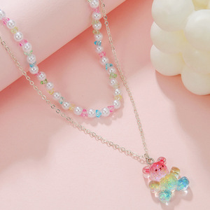 Collar de Cadena Dorada con Colgante de Osito de Goma Colorido, Diseño Nuevo, Moda Dulce, con Cuentas de Piedras Acrílicas y Perlas - Product Image 1