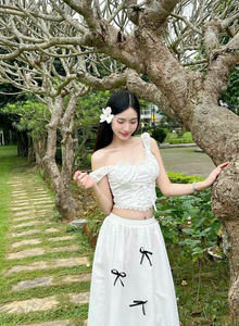 Robe longue en mousseline tissée du Vietnam, col rond, manches courtes, appliques florales, teinte unie, décontractée, élégante, légère et respirante - Product Image 6