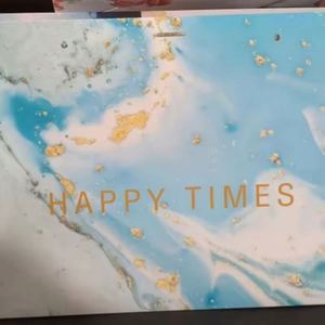 ถุงกระดาษช้อปปิ้งสีขาวขนาดใหญ่และกลาง พิมพ์ลายเต็มใบเคลือบลามิเนตแบบด้าน หรูหรา แข็งแรง ทนทาน สำหรับใส่เสื้อผ้า พร้อมโลโก้ - Product Image 3