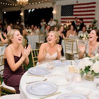 100 Assiettes jetables en plastique martelé doré de 7 pouces, robustes et élégantes, pour desserts et apéritifs, idéales pour fêtes et mariages