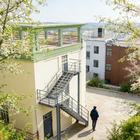 Escalier en acier inoxydable de qualité supérieure personnalisé, structure métallique durable avec revêtement en poudre pour villa, intérieur/extérieur, design moderne, marque HTS