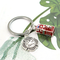 Porte-clés tendance en alliage de zinc en forme de croix de pompier, avec pendentif extincteur, hache et casque de pompier, accessoires pour pompiers