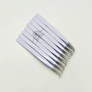 Pince à cils professionnelle personnalisée à 90 angles avec long manche et volume à prise simple Cils en fibre optique en acier inoxydable avec logo personnalisé - Product Image 3