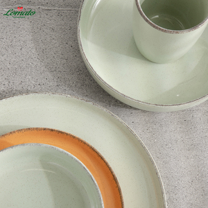 Vaisselle Couleur Glaçure Design Ensemble d'assiettes en céramique résistantes à la chaleur Plats et assiettes durables - Product Image 2