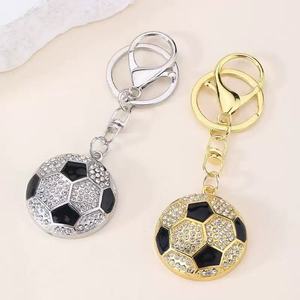 Porte-clés de luxe en forme de ballon de football, mousqueton rond en alliage de zinc, accessoire souvenir tendance, couleur argent et or - Product Image 1