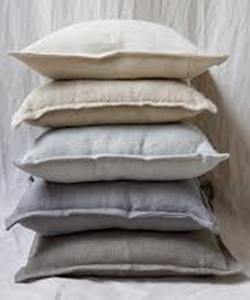 Housse de coussin carrée décorative en lin naturel lavé, couleur unie, à volants, faite à la main, produit en gros - Product Image 1