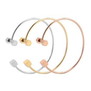 กำไลข้อมือรูปตัว C แบบเปิดทำจากไทเทเนียมสตีลทรงเรขาคณิตสำหรับผู้หญิง สีโรสโกลด์และสีทอง เครื่องประดับแฟชั่น - Product Image 5