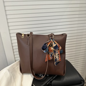 ผู้ผลิตขายส่งกระเป๋าถือแฟชั่นใหม่ปี 2025 กระเป๋าสะพายไหล่สไตล์เรโทรสำหรับผู้หญิง - Product Image 4