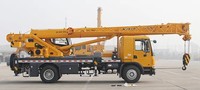 Grue télescopique montée sur camion XCT10L4 haute performance de 10 tonnes, hauteur de levage de 28,7 m, grue mobile pour chantier urbain et rural étroit