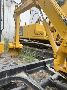 Mini-excavatrice sur chenilles Komatsu PC40MR d'occasion, 4 tonnes, équipée d'équipement japonais d'origine, en bon état de fonctionnement - Product Image 5