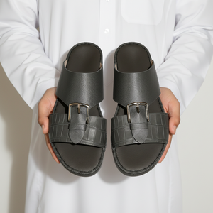 Sandales de luxe italiennes en cuir véritable de qualité supérieure avec pièces métalliques personnalisées, fabricant de chaussures arabes, pantoufles pour les vacances à la plage du Golfe - Product Image 1