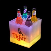 Seau à glace carré en plastique LED 5 litres, double couche, éclairage LED moderne, personnalisable pour fêtes, boissons et bière