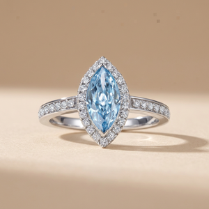 Anillo de compromiso clásico de oro blanco con topacio azul talla marquesa y halo de diamantes para mujer - Product Image 3