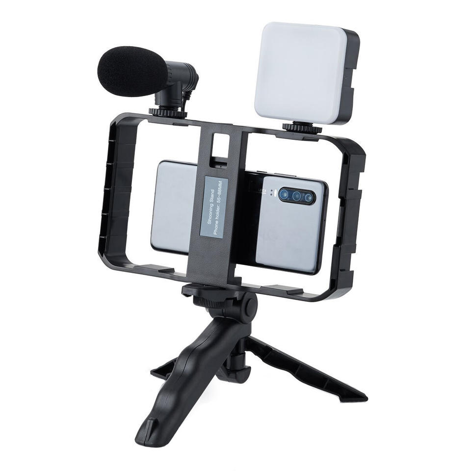 Kit AY49T con celular, luz LED, micrófono y trípode vistos desde la parte trasera