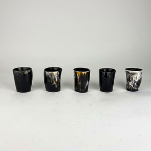 Vaso Ecológico Hecho a Mano de Cuerno de Búfalo, Vaso Rústico Premium de Cuerno Natural para Restaurantes, Hoteles, Bares y Uso Doméstico - Product Image 1