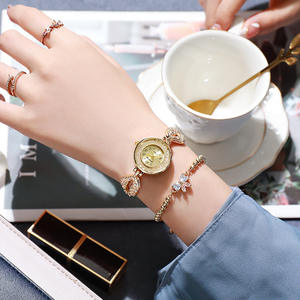 Nouvelle marque de luxe horloge à lèvres Relogio Feminino dames Chic <span class=keywords><strong>montres</strong></span> à Quartz petites <span class=keywords><strong>montres</strong></span> de mode pour femmes avec alliage de verre - Product Image 4