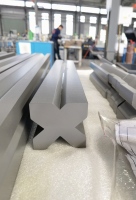 Outils de presse plieuse CNC à prix d'usine, outils de presse plieuse hydraulique haute résistance à vendre