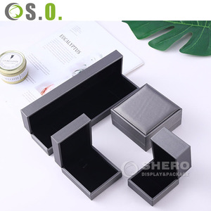 Boîte cadeau en papier de luxe avec poignée pour emballage de bijoux, nouvelle conception personnalisée pour boucles d'oreilles - Product Image 2