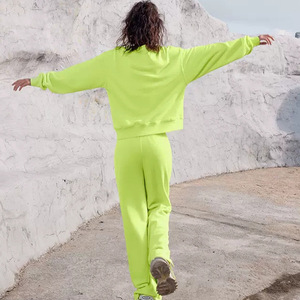 Ensemble survêtement décontracté en coton tricoté vert lime pour femme, sweat-shirt court et pantalon long, coupe ample, couleur unie - Product Image 2