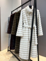 Manteau en fourrure imitation cuir pour femmes en hiver, nouveau style, vintage et luxe de milieu de gamme, long et mi-long, épais et chaud, tendance