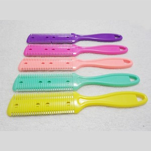 Commercio all'ingrosso lame di <span class=keywords><strong>rasoio</strong></span> a doppio bordo personalizzate per diradamento del <span class=keywords><strong>pettine</strong></span> in plastica per <span class=keywords><strong>capelli</strong></span> <span class=keywords><strong>pettine</strong></span> da taglio per barbiere - Product Image 3