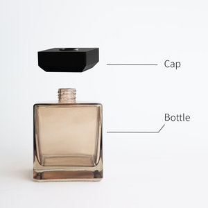 Bouteille diffuseur de parfum de luxe carrée en verre ambré 500 ml, écologique, rechargeable, vide, avec bouchon en bois noir et bâtonnets en fibre, pour une fraîcheur durable - Product Image 3
