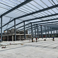 Entrepôt préfabriqué à portique en acier à grande portée, revêtement anticorrosion, résistance au vent MPH, stockage maximalisé