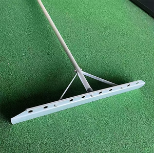 Râteau de golf professionnel pour l'élimination des boules de terre et la réparation des pelouses, avec long manche en aluminium - Product Image 4