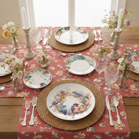 Service de table de luxe en céramique avec bordure dorée et motif oiseau aquarelle, comprenant assiettes en porcelaine fine et service à thé et café avec tasses et soucoupes