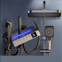 Système de douche thermostatique moderne en acier inoxydable gris anthracite avec clavier piano, affichage numérique LED de la température et robinet de douche hydroélectrique