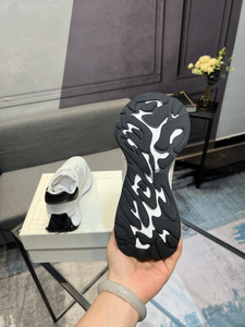 Chaussures de sport Alexander tendance et élégantes, légères, à semelle épaisse, avec protection des orteils, en maille gris et blanc, modèle MC Gray Queen Scorpion Tail - Product Image 6