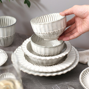 Vaisselle en céramique japonaise rétro créative, bols et assiettes à rayures ondulées, blanches et vernissées, pour un usage quotidien, ensemble de vaisselle - Product Image 3