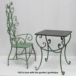 Ensemble vintage moderne de jardin en fer vieilli, table et chaise noires carrées avec dos de fleur de vigne, fournitures de jardinage - Product Image 6