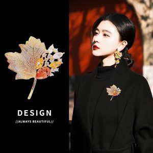 Maple Leaf Brooch Rhinestone Gradient Zinc Alloy Party Jewelry Accessory Corsage Fashion Brooches - Product Image 4