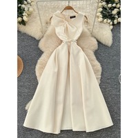 Robe d'été 2026 nouvelle collection élégante et tendance pour femme, style célébrité française, avec nœud 3D et col en V sans manches, vente en gros