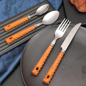 Manche en grain de bois <span class=keywords><strong>couverts</strong></span> en acier inoxydable ensemble de <span class=keywords><strong>24</strong></span> pièces Ins vaisselle couteau fourchette cuillère ménage 4 pièces ensemble de <span class=keywords><strong>couverts</strong></span> - Product Image 4