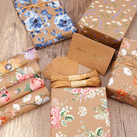 Papier d'emballage cadeau floral haut de gamme 2026 en gros, papier kraft et estampage à chaud