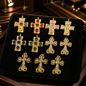 Lussuoso Ciondolo Croce Cristiana con Cristalli CZ Multicolore, Collana Crocifisso Placcata Oro, Gioiello Spirituale da Regalo - Product Image 1