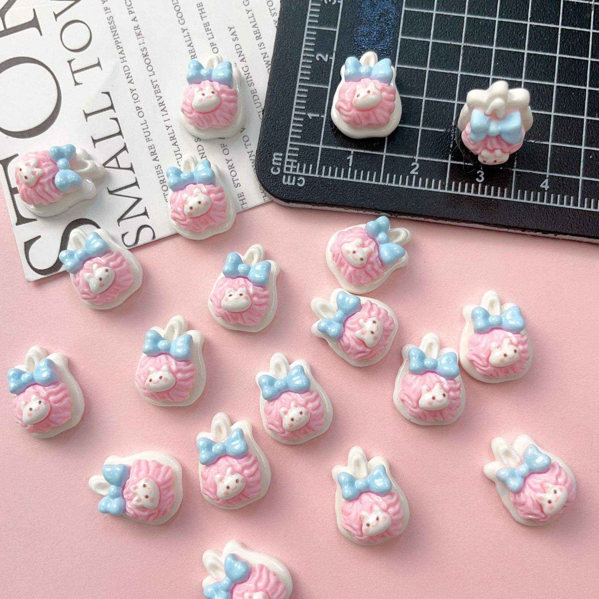 กระต่ายน้อยอาบน้ำในดอกไม้