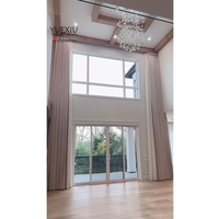Rideau occultant motorisé extra long pour plafond double hauteur, plissé vague, pour salon de villa