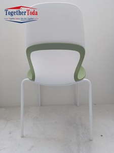 Chaise de conférence ergonomique en plastique empilable personnalisée pour bureau, salle à manger, formation et réunion, avec coussin de siège – Vente directe usine - Product Image 4