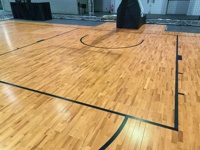 Parquet sportif professionnel en érable dur Enlio, qualité tournoi, pour terrain de basketball intérieur