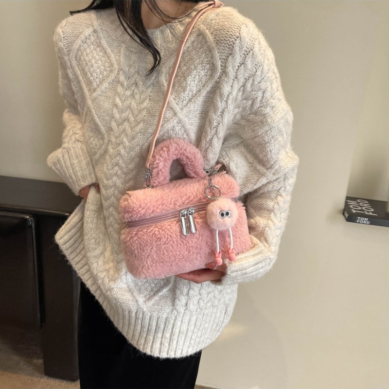 【FILTH】HAIRY FUR OVERSIZED SHOULDER BAG FILTH HAIRY FUR OVERSIZED SHOULDER BAG