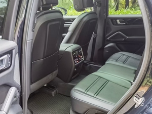 <span class=keywords><strong>Cayenne</strong></span> SUV AWD Essence Turbo 3L V6 <span class=keywords><strong>2022</strong></span> d'occasion, conduite à gauche, sièges en cuir, caméra de recul - Product Image 4