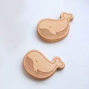 Abridor de Botellas Magnético para Refrigerador con Diseño Creativo y Mango de Madera, Ideal como Recuerdo - Product Image 1