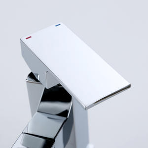 ก๊อกน้ำแบบดึงออกได้เคลือบสีดำ แกนวาล์วเซรามิก ก๊อกอ่างล้างหน้าแบบติดตั้งบนเด็คแบบรูเดียว พร้อมฟังก์ชั่นสเปรย์ - Product Image 3