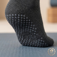 Chaussettes de Pilates ultra professionnelles avec grip en silicone sur toute la semelle |   Chaussettes de yoga en coton peigné haute densité 200N | Journal personnalisé...