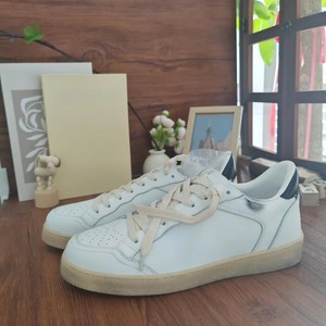Chaussures de sport décontractées pour hommes en cuir véritable et caoutchouc, chaussures de marche élégantes antidérapantes à tige basse pour l'extérieur - Product Image 1
